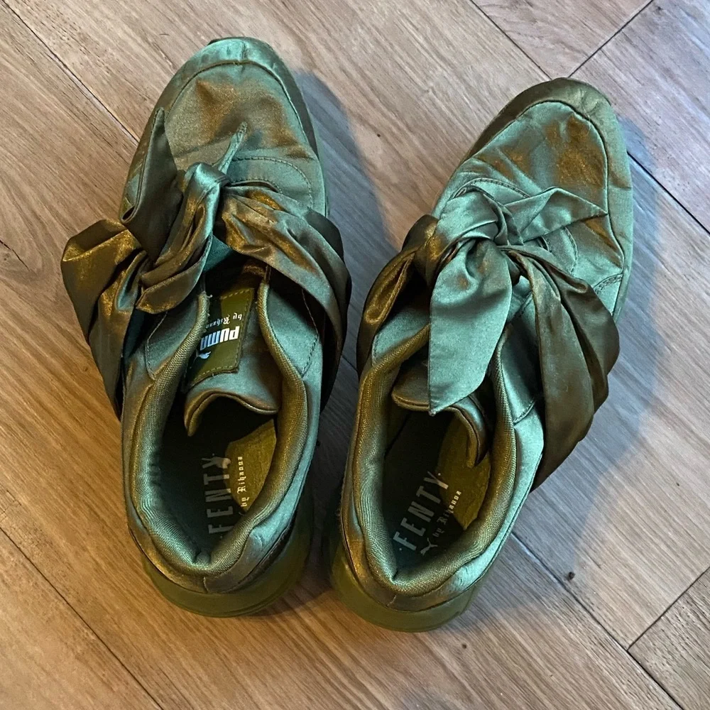 Puma x Fenty Green Bow Sneakers - Picture 3 of 8
